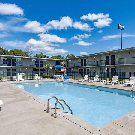 Days Inn And Suites By Wyndham Oxford Extérieur photo