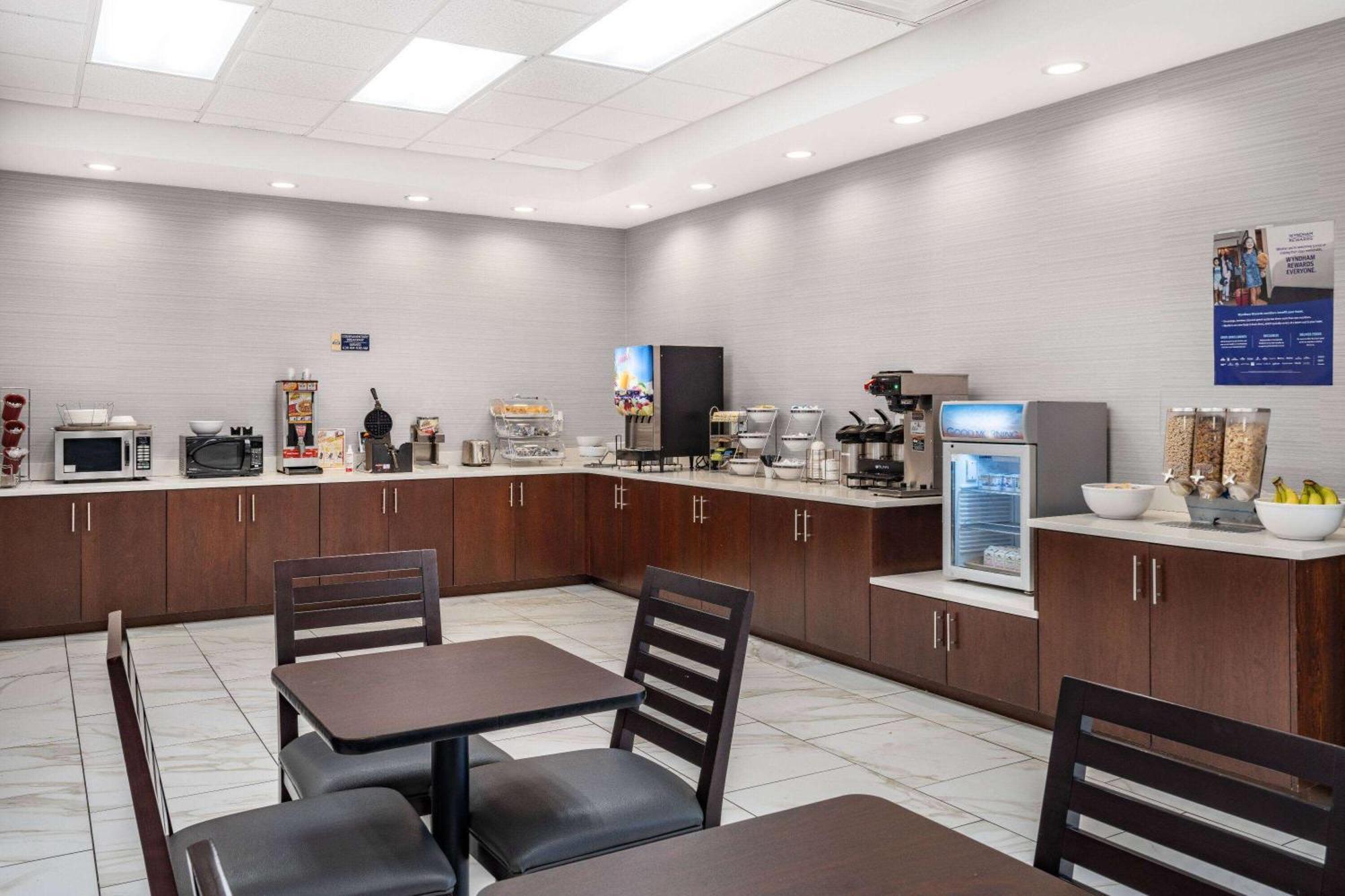 Days Inn And Suites By Wyndham Oxford Extérieur photo