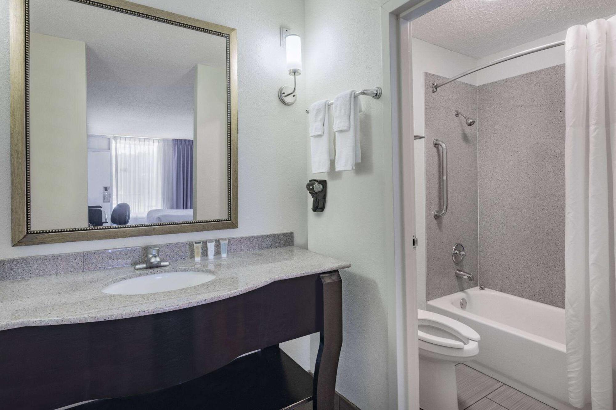 Days Inn And Suites By Wyndham Oxford Extérieur photo