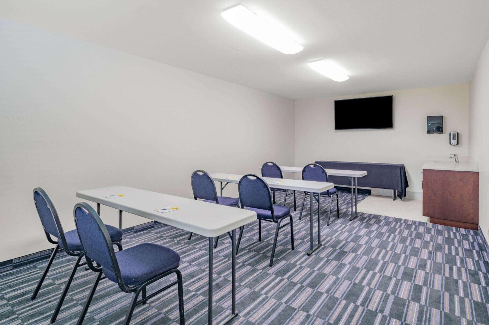 Days Inn And Suites By Wyndham Oxford Extérieur photo