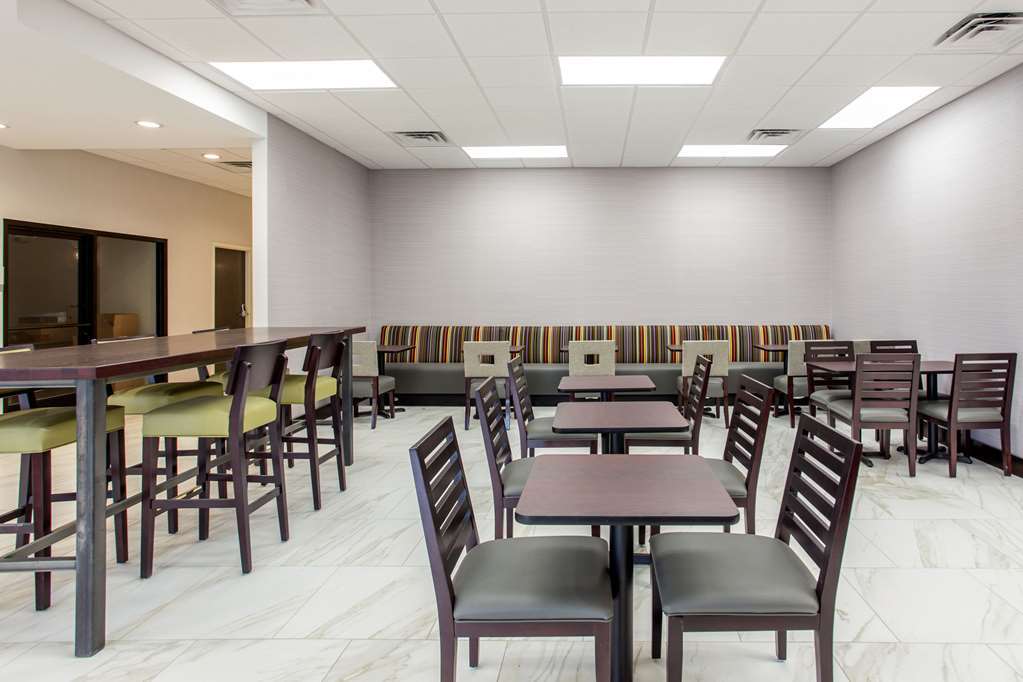 Days Inn And Suites By Wyndham Oxford Restaurant photo